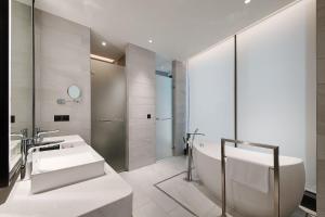 Ένα μπάνιο στο Jasper Young Hotel Banqiao