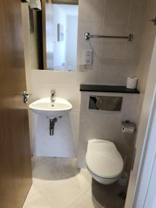 Ванная комната в City Centre Apartment in Galway - 2 Bedrooms