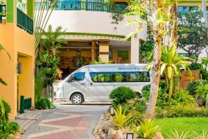 גינה חיצונית ב-Chaba Cabana Beach Resort