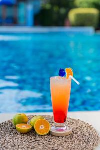 The swimming pool at or close to Chaba Cabana Beach Resort