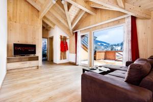 Telewizja i/lub zestaw kina domowego w obiekcie Wellness- und Familienhotel Dachsteinresort