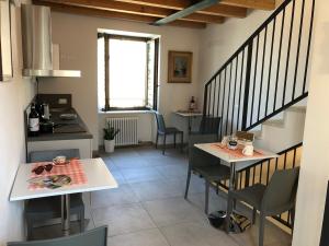 a kitchen and dining room with tables and chairs at La casa della Ada in Castelnuovo del Garda