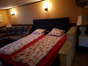 Postel nebo postele na pokoji v ubytování Villa i Småland