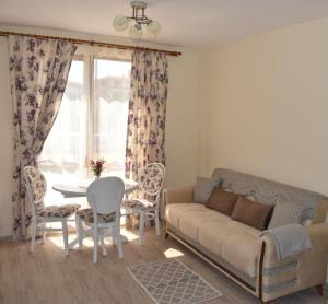 A seating area at Cascadas Ravda - Gorgeous 2 bedrooms family apartment