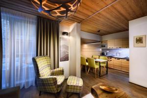 a kitchen and living room with a table and chairs at Chalet Norvinga Jasná in Belá