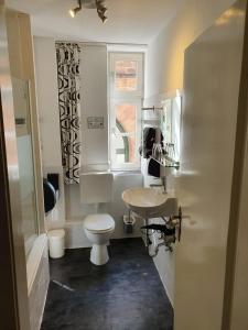 Kylpyhuone majoituspaikassa Hotel Restaurant Zum Holländer Hof