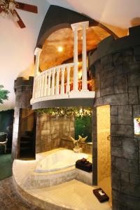 Ένα μπάνιο στο Black Swan Inn Luxurious Theme Rooms