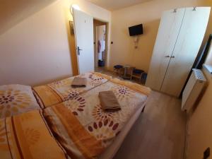 Posteľ alebo postele v izbe v ubytovaní Penzion a Chatový Camp Havraníky u NP Podyjí