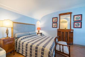 Postel nebo postele na pokoji v ubytování Borgo dei Saraceni - Domus Indomita