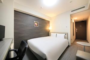 Postel nebo postele na pokoji v ubytování Daiwa Roynet Hotel Tokyo Osaki