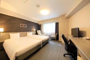 Postel nebo postele na pokoji v ubytování Daiwa Roynet Hotel Tokyo Osaki