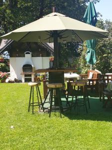 Ogród w obiekcie Hotel - Pension Ötzmooshof