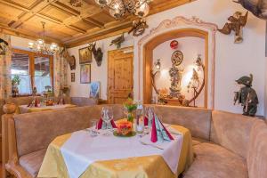 Część wypoczynkowa w obiekcie Hotel - Pension Ötzmooshof