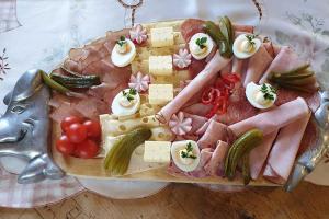 Jedzenie w pensjonacie lub w pobliżu