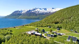 מבט מלמעלה על Arctic FjordCamp
