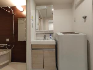 Ванна кімната в LANG Hotel GINZA 1K with Kitchen 從東銀座站步行3分鐘 帶廚房 हिगाशी गिन्ज़ा स्टेशन से 3 मिनट की पैदल दूरी पर रसोई के साथ