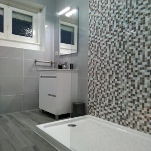 a bathroom with a sink and a bath tub at Tomarhousing - Garden in Tomar