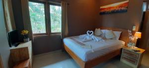 The point surfcamp Bali客房内的一张或多张床位