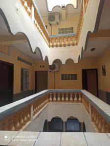 an empty room in a building with a ceiling at Salama Hôtel Majunga in Mahajanga