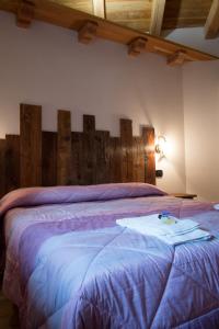Letto o letti in una camera di B&B Lo VAN - Camere al Verde Villaggio di Rumiod