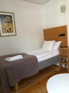 Letto o letti in una camera di Värdshuset Hwitan