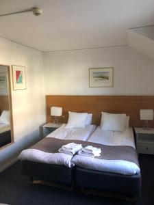 Letto o letti in una camera di Värdshuset Hwitan
