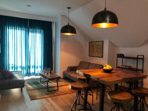 O zonă de relaxare la New Gudauri Suites by Gudauri Travel +56 fotografii