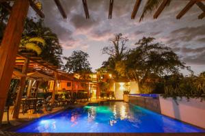 Der Swimmingpool an oder in der Nähe von Hotel Maya Tulipanes Palenque