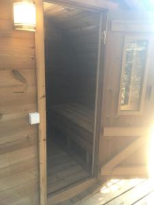 Fotografie z fotogalerie ubytování Chalet Le Cactus avec sauna privatif v destinaci Le Ménil