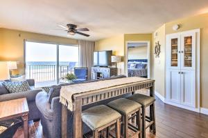 een woonkamer met een bank en een tafel bij Luxe Oceanfront Condo with Pool Beach Access and Gear in Ormond Beach