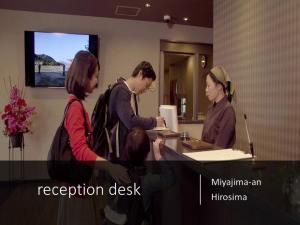 Ospiti di Ryokan with natural hot springs and okonomiyaki Miyajima-an Hiroshima