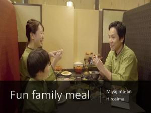 Ospiti di Ryokan with natural hot springs and okonomiyaki Miyajima-an Hiroshima