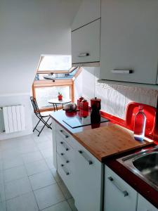 A kitchen or kitchenette at Oriñon Beach Apartment