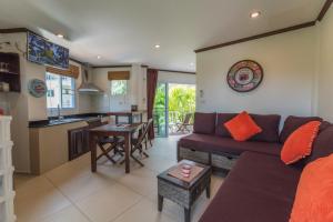 a living room with a couch and a kitchen at Chaweng Noi Residence in Chaweng Noi Beach