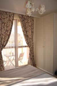 A bed or beds in a room at Cascadas Ravda - Gorgeous 2 bedrooms family apartment