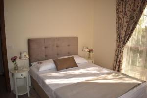 A bed or beds in a room at Cascadas Ravda - Gorgeous 2 bedrooms family apartment