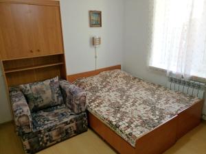 Una cama o camas en una habitación de Guesthouse on Novorossiyskaya 47