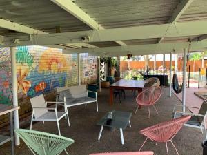 Mumma's Hostel Cairns餐厅或其他用餐的地方