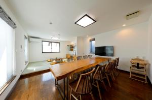 TV i/ili multimedijalni sistem u objektu 釜之宿 天王寺