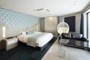 Postel nebo postele na pokoji v ubytování HOTEL ATLANTIS Otaru(Adult Only)