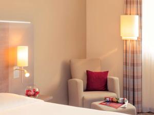 Postel nebo postele na pokoji v ubytování Mercure Hotel Frankfurt Eschborn Ost