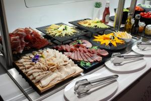 Makanan di atau berdekatan hotel