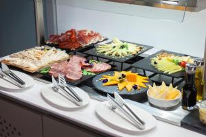 Makanan di atau berdekatan hotel