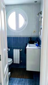 A bathroom at Oriñon Beach Apartment