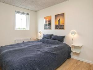 Postel nebo postele na pokoji v ubytování 6 person holiday home in Ringkøbing