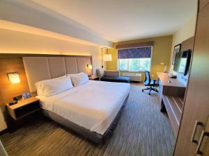 Gallery image of Holiday Inn Express Hotel & Suites Seattle North - Lynnwood, an IHG Hotel in Lynnwood