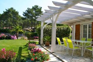 Gallery image of Wonderfully landscaped garden and nice house in Lacanau