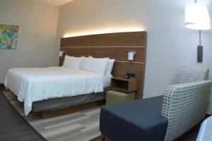 Postel nebo postele na pokoji v ubytování Holiday Inn Express Seguin by IHG
