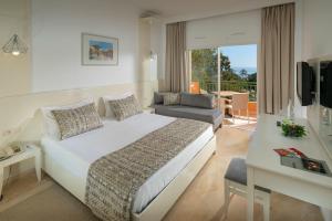 Postel nebo postele na pokoji v ubytování El Ksar Resort & Thalasso