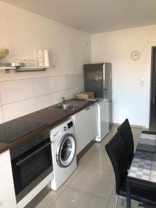 a kitchen with a washing machine and a sink at Micha's Ferienwohnung in Duisburg